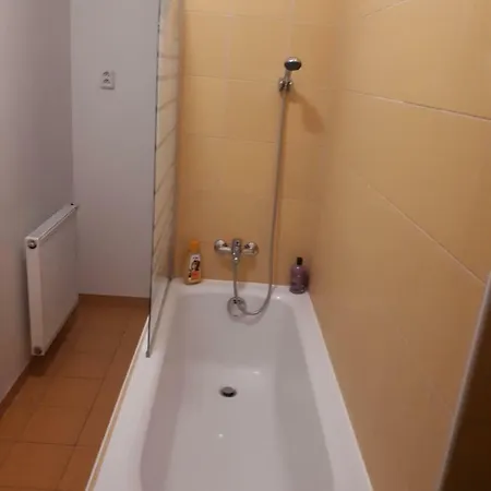 Utulny V 6 *